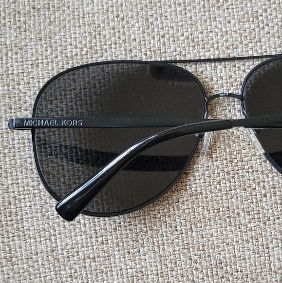 Michael Kors MK5016 Pilot Sunglasses for Men for Women, black color. - Picture 5 of 10